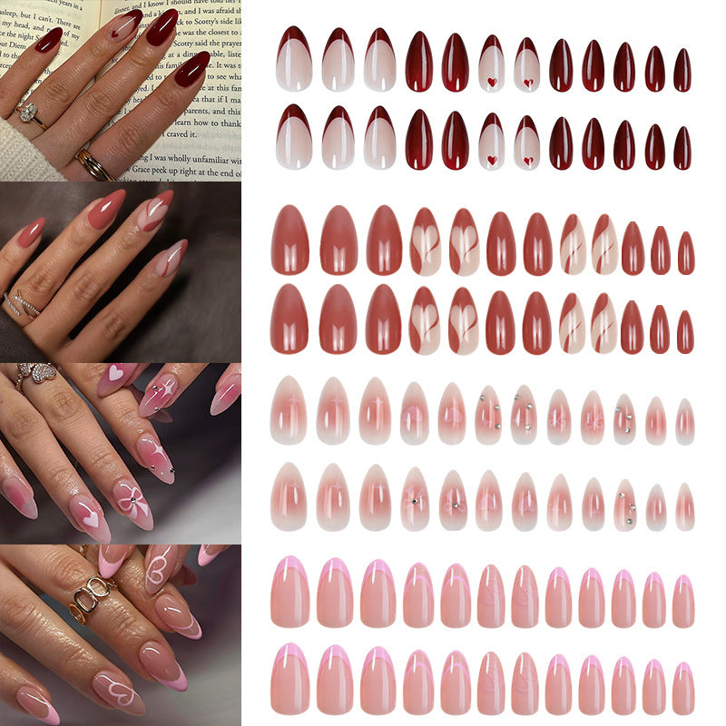 Kunstnagelset mit eleganten Herz- und Blumenverzierungen Brehn