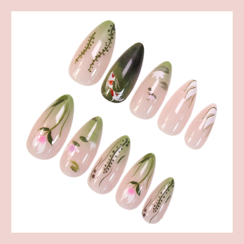 Kunstnagelset mit floralen Designs und eleganten Akzenten Brehn