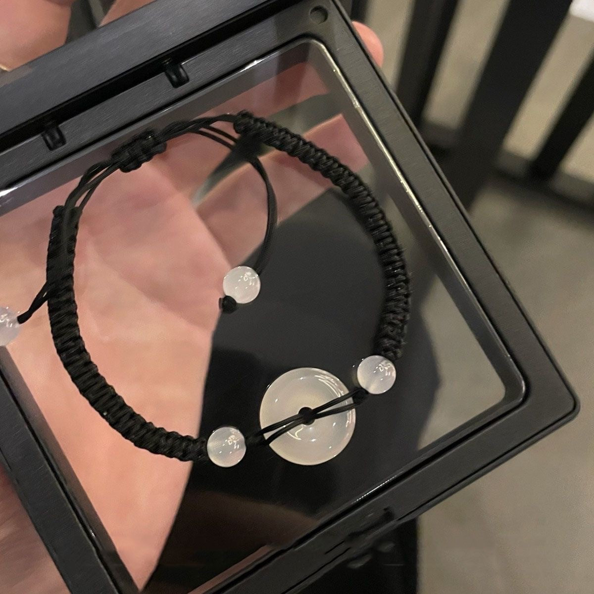 Verstellbares Makramee Perlenarmband Brehn