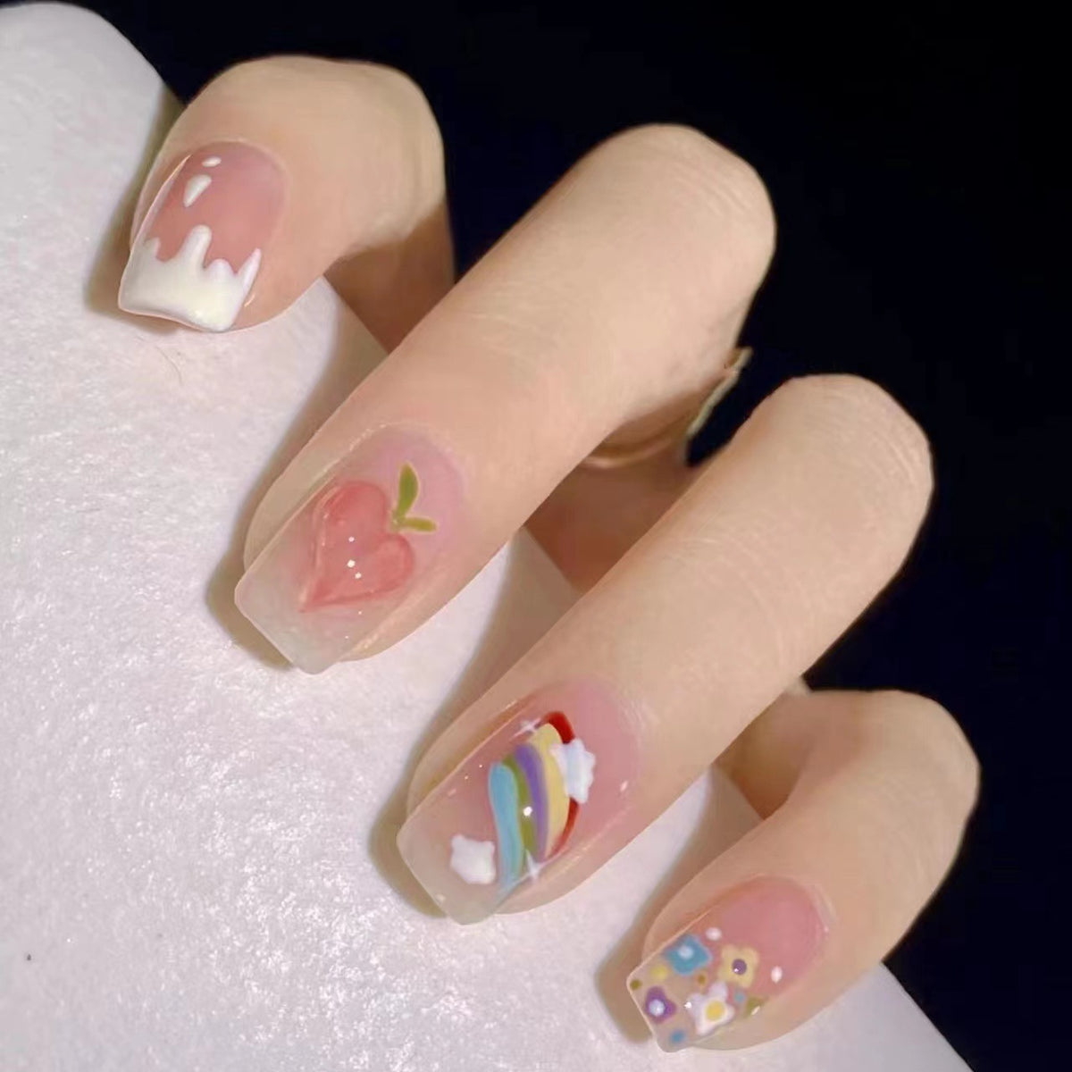 Kreative Nagelkunst mit Obst- und Blumenmotiven Brehn