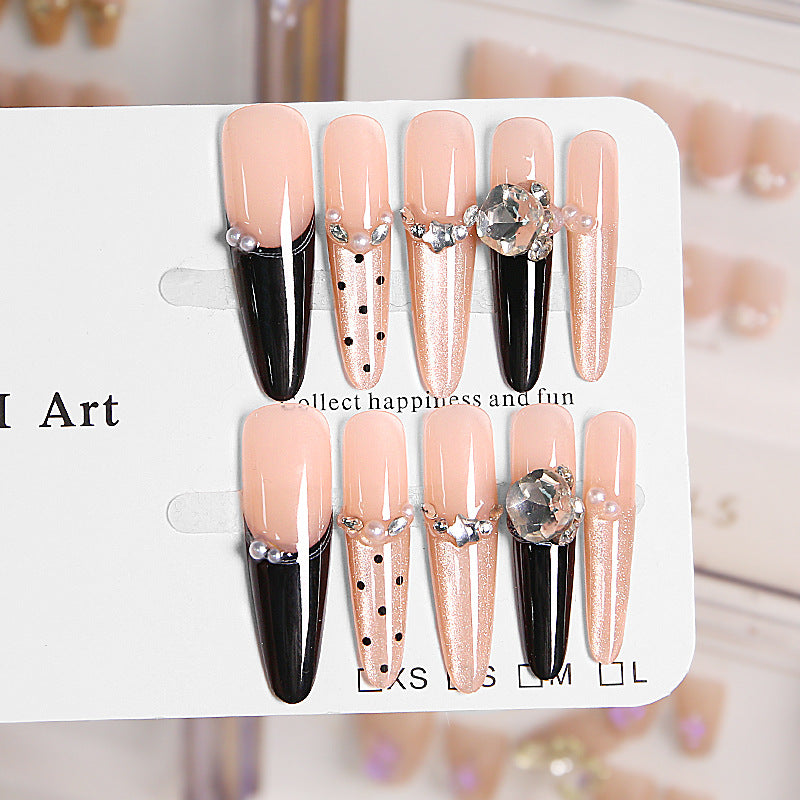 Kunstnagelset mit elegantem Glitzer- und 3D-Applikationen Brehn