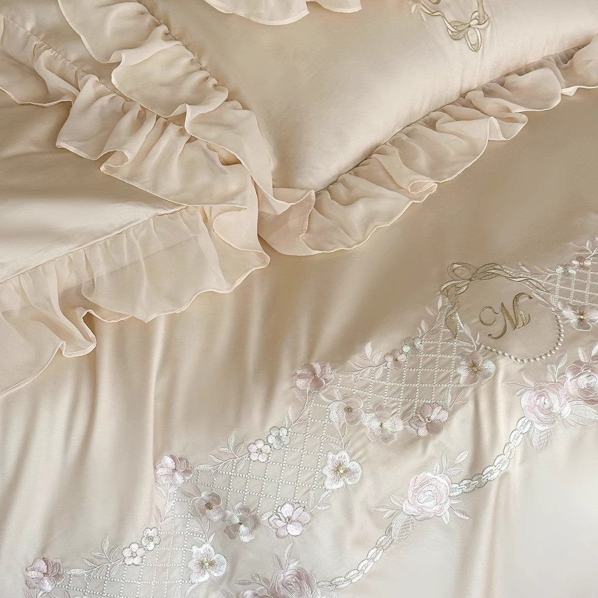 Romantisches Rüschensaum Satin-Mischung Floral Bestickte Bettwäsche Set