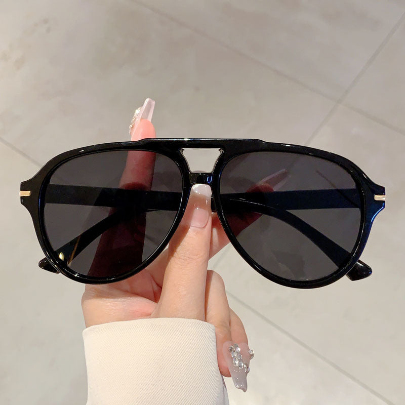 Damen stilvolle Sonnenbrille mit markantem Design Brehn