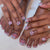Künstlerisches Press-On Nagelkunst Set mit floralen und Juwelen-Elementen Brehn