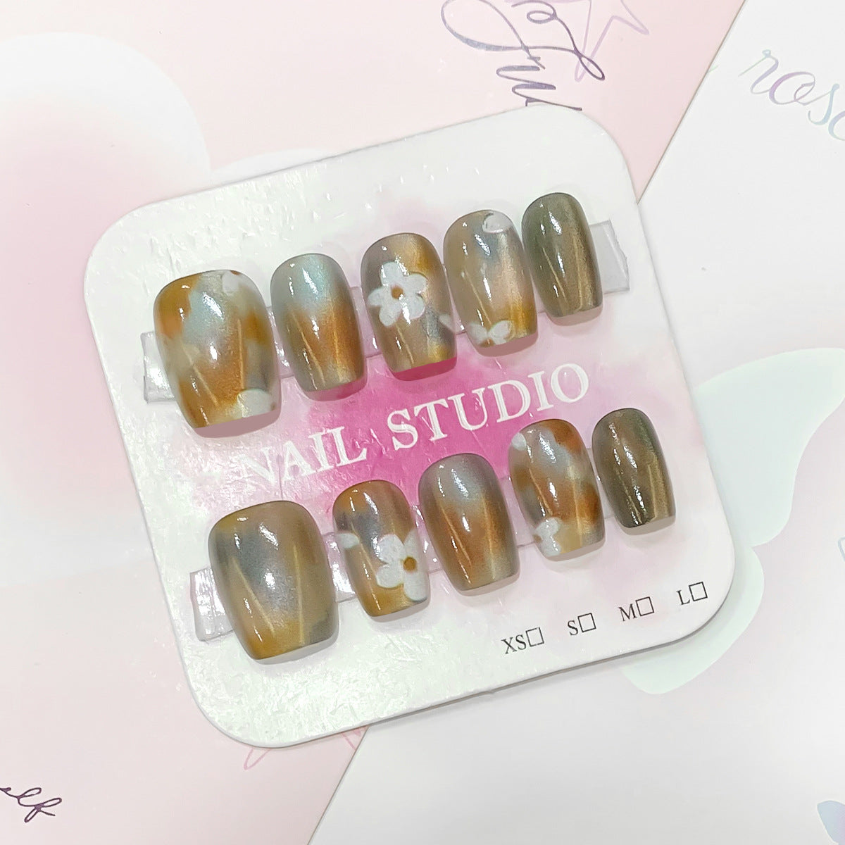 Künstliche Nagelspitzen mit Blumendesign Brehn