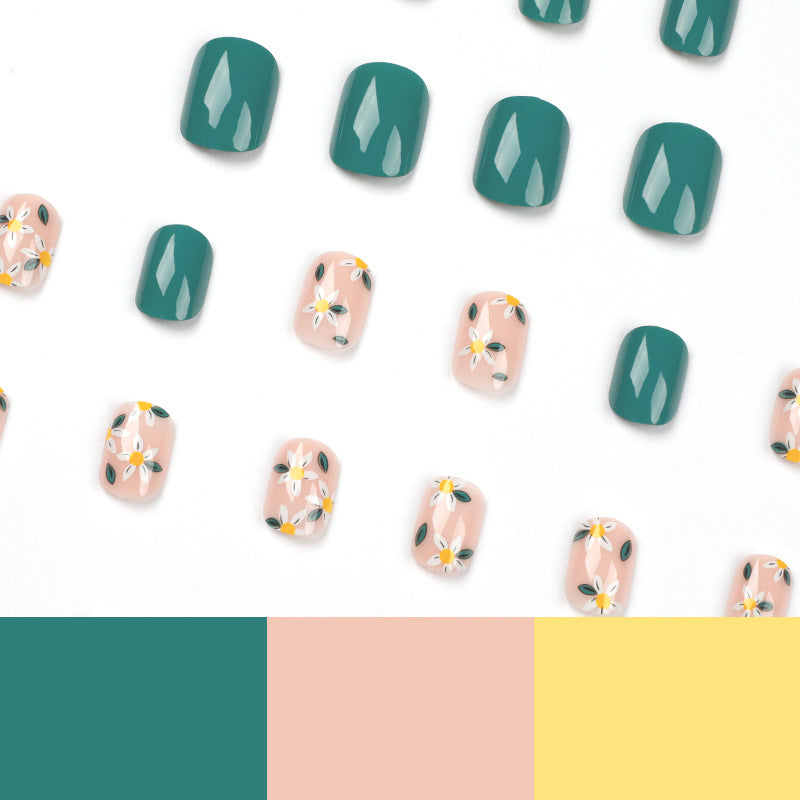 Kunstvolle Nagelkunst mit zarten Blumendesigns Brehn