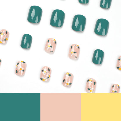 Kunstvolle Nagelkunst mit zarten Blumendesigns Brehn