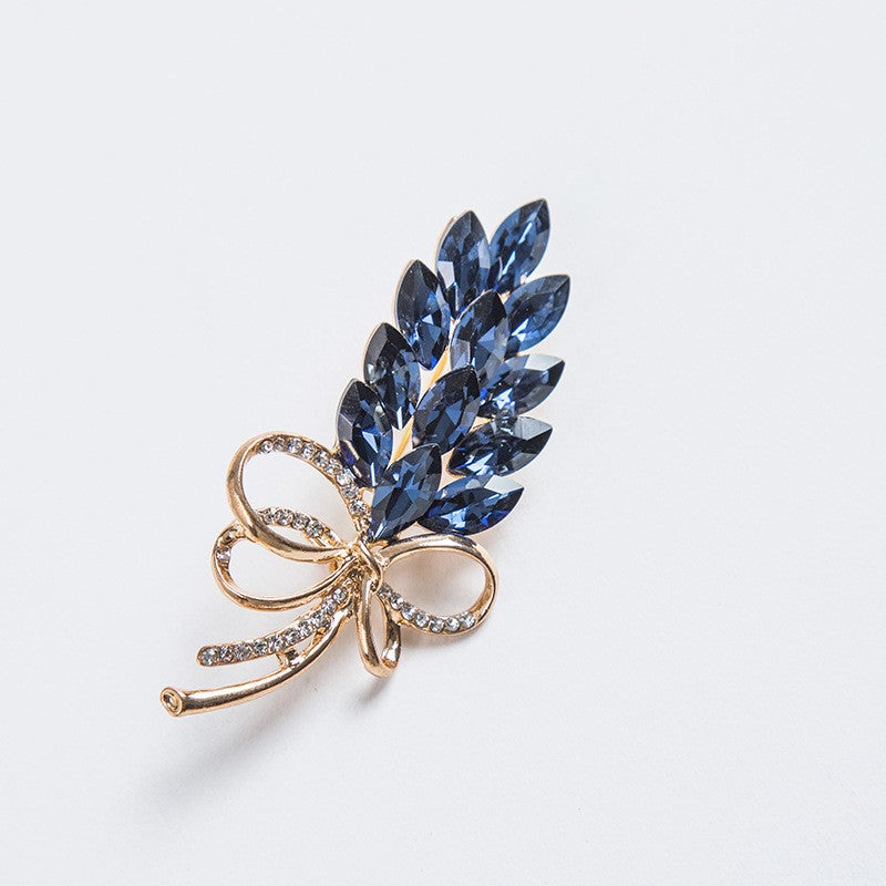 Eleganter Brosche mit Kristallen Brehn