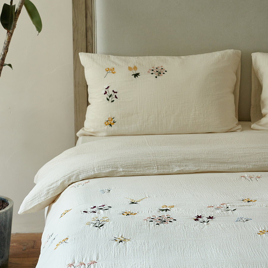 Bestickte Leinen-Baumwoll Bettwäsche Set mit zarten floralen Motiven
