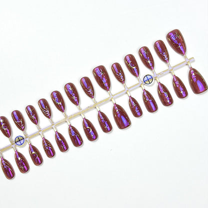 Dekorativer Press-On-Nagelset mit einzigartigen Designs Brehn