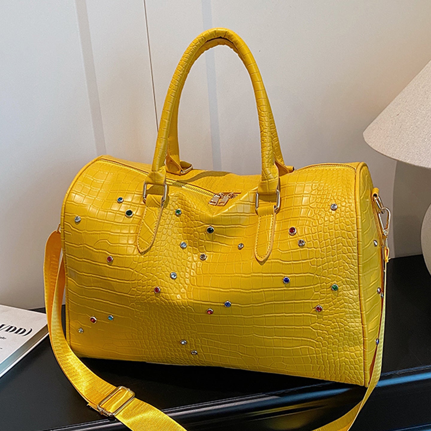 Elegante Handtasche mit Luxuriösem Kroko-Muster und Bunten Applikationen Brehn
