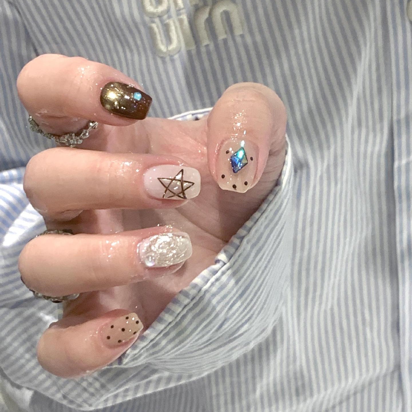 Kunstnagelset mit Kreativen Geometrischen und Funkelnden Akzenten Brehn