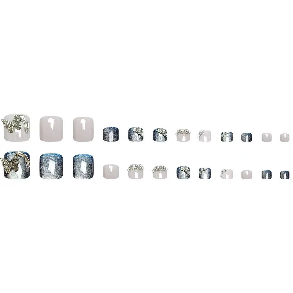 Kunstnagelset mit eleganten 3D-Verzierungen und Glitzer Akzenten Brehn