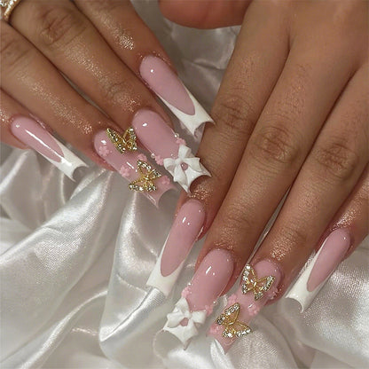 Dekoratives Press-On-Nagelset mit floralen und Schmetterlingsakzenten Brehn