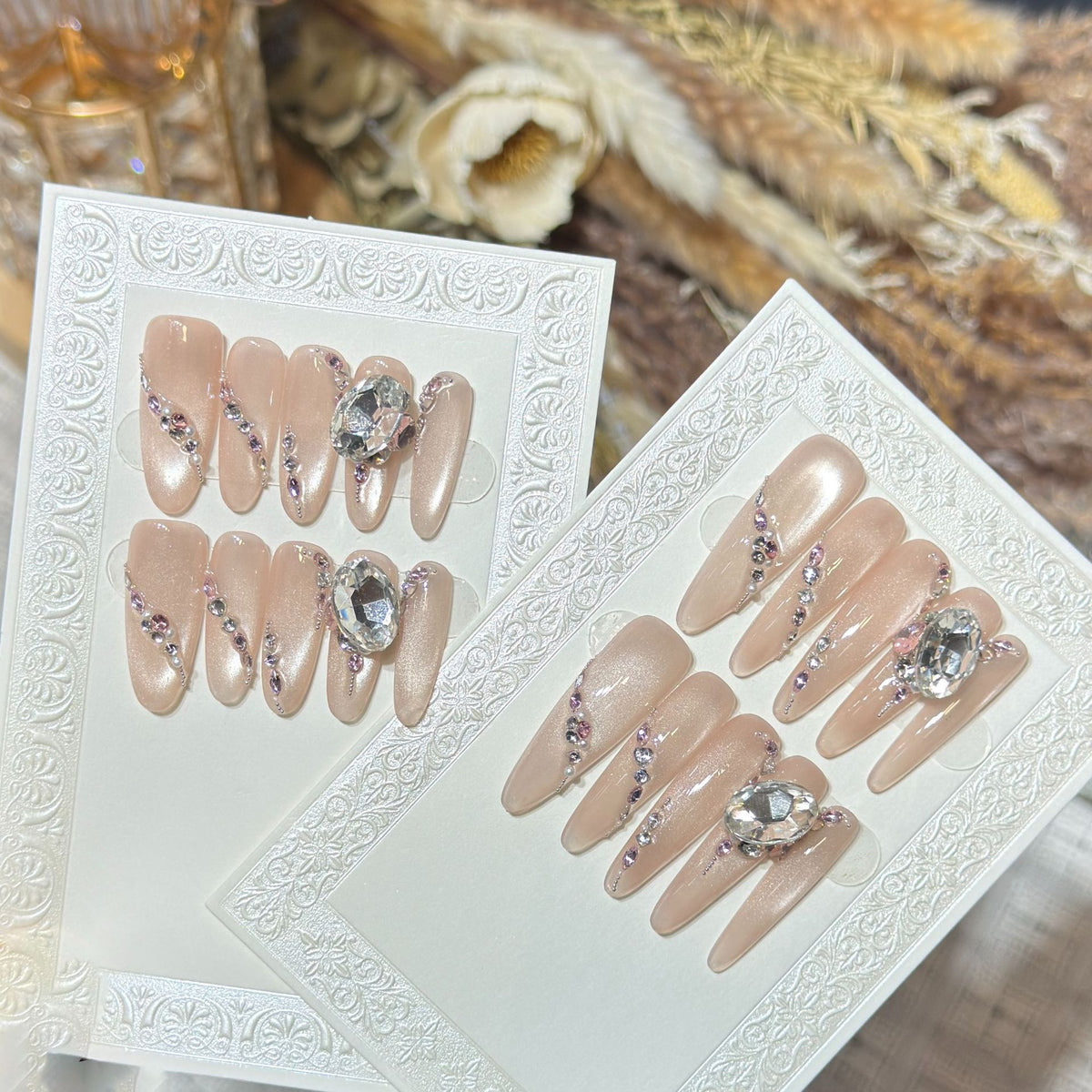 Glamouröse mit Strass verzierte Stiletto Press-On Nägel Brehn
