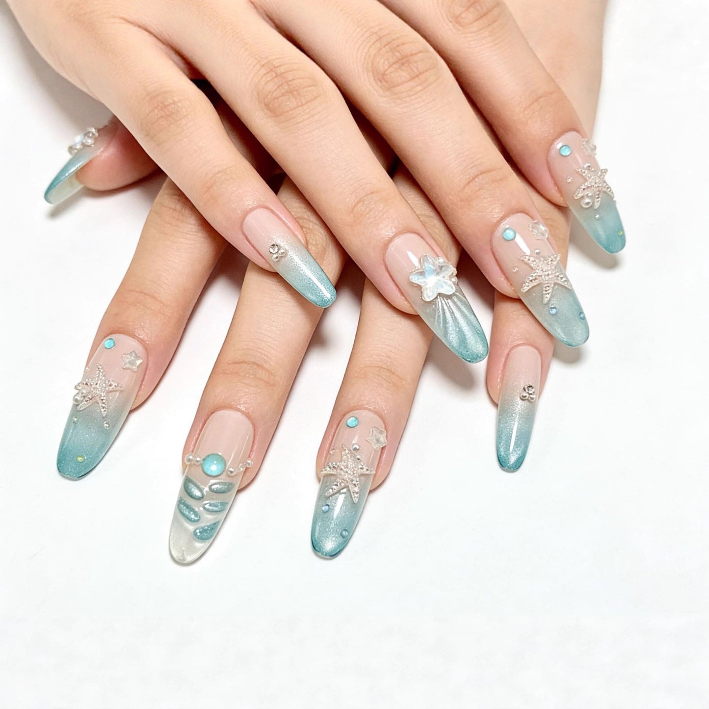 Kunstnägel mit Glitzerndem Sommerdesign Brehn