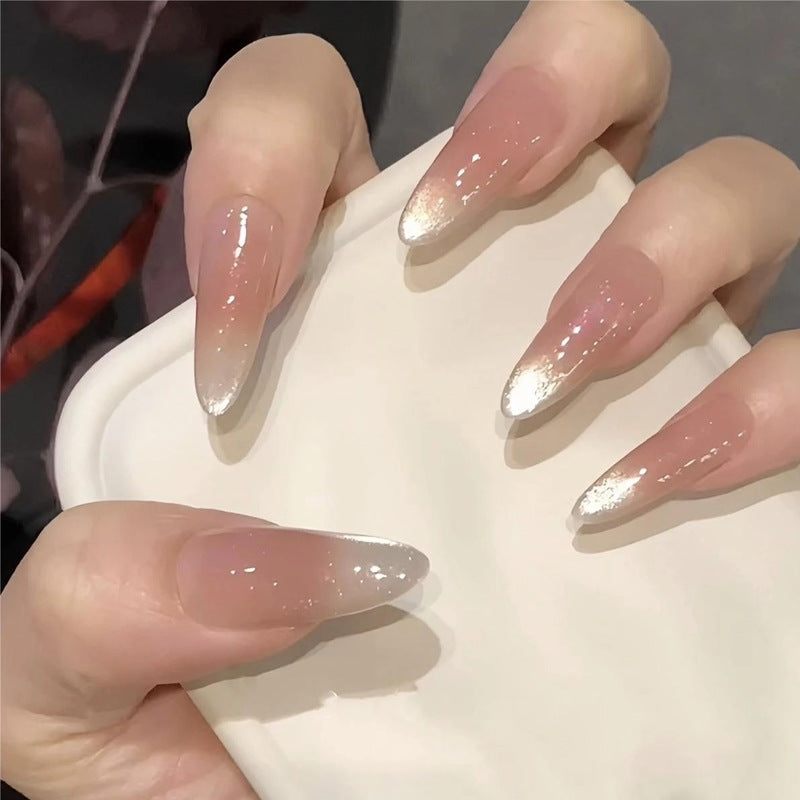 Glänzendes Nagelkunstset mit funkelnden Glitzerakzenten Brehn