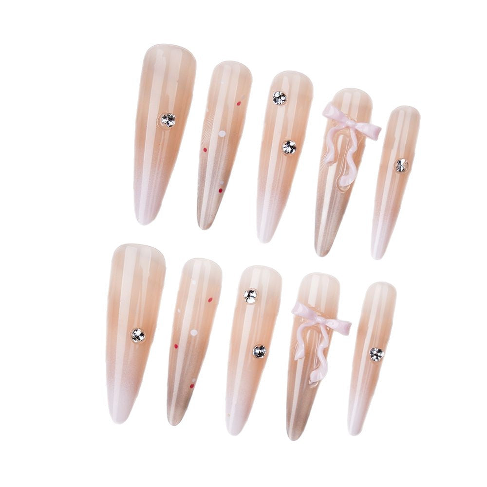 Künstlerisches Stiletto Press-On Nail Set mit dekorativen Akzenten Brehn