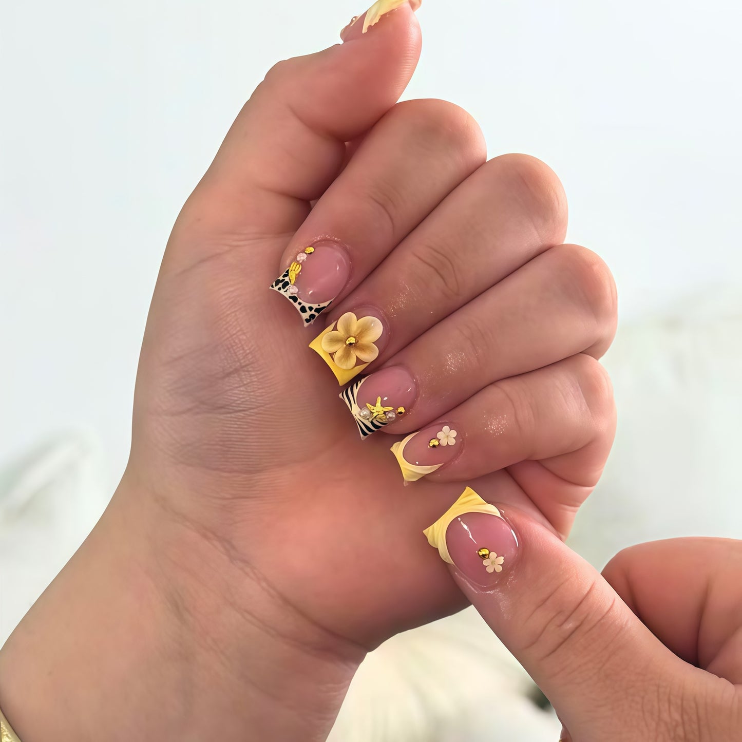 Floral Design Press-On Nail Extensions Brehn