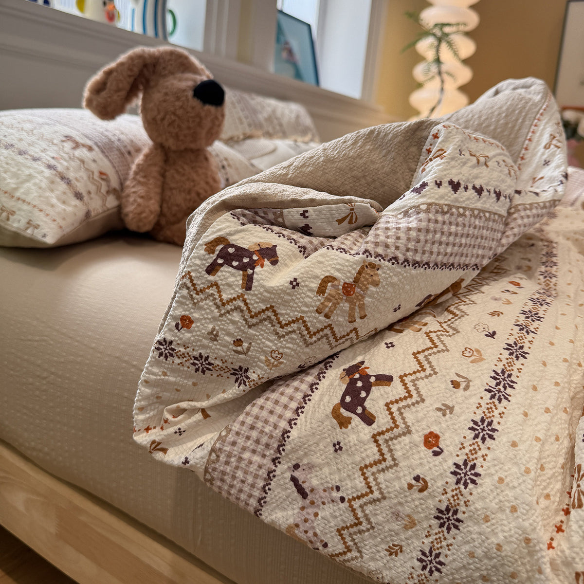 Gesteppte Baumwoll-Bettwäsche mit nordischem Rentier-Patchwork
