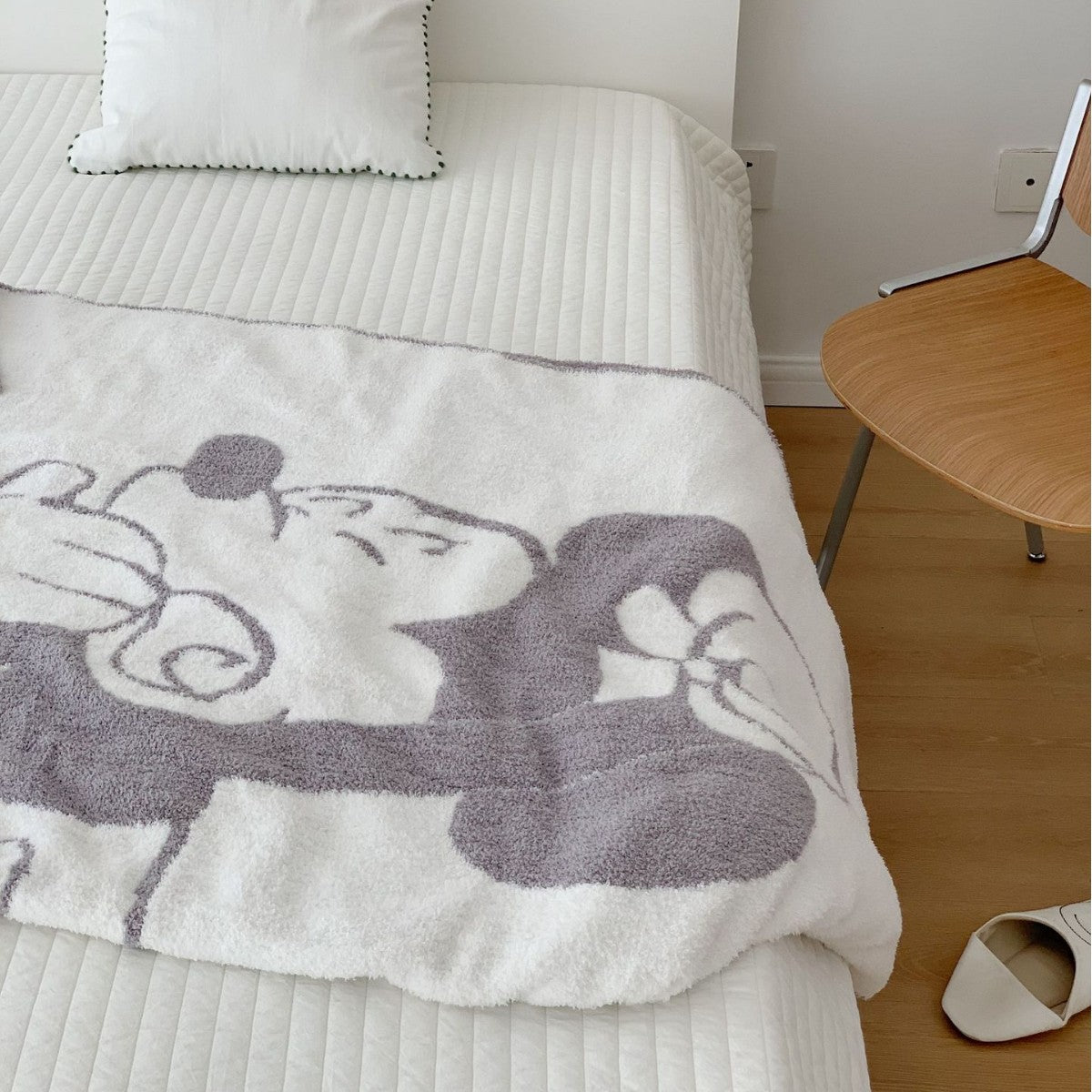 Kuschelige Tagesdecke aus Mikrofaser mit großem gewebtem Cartoon-Motiv