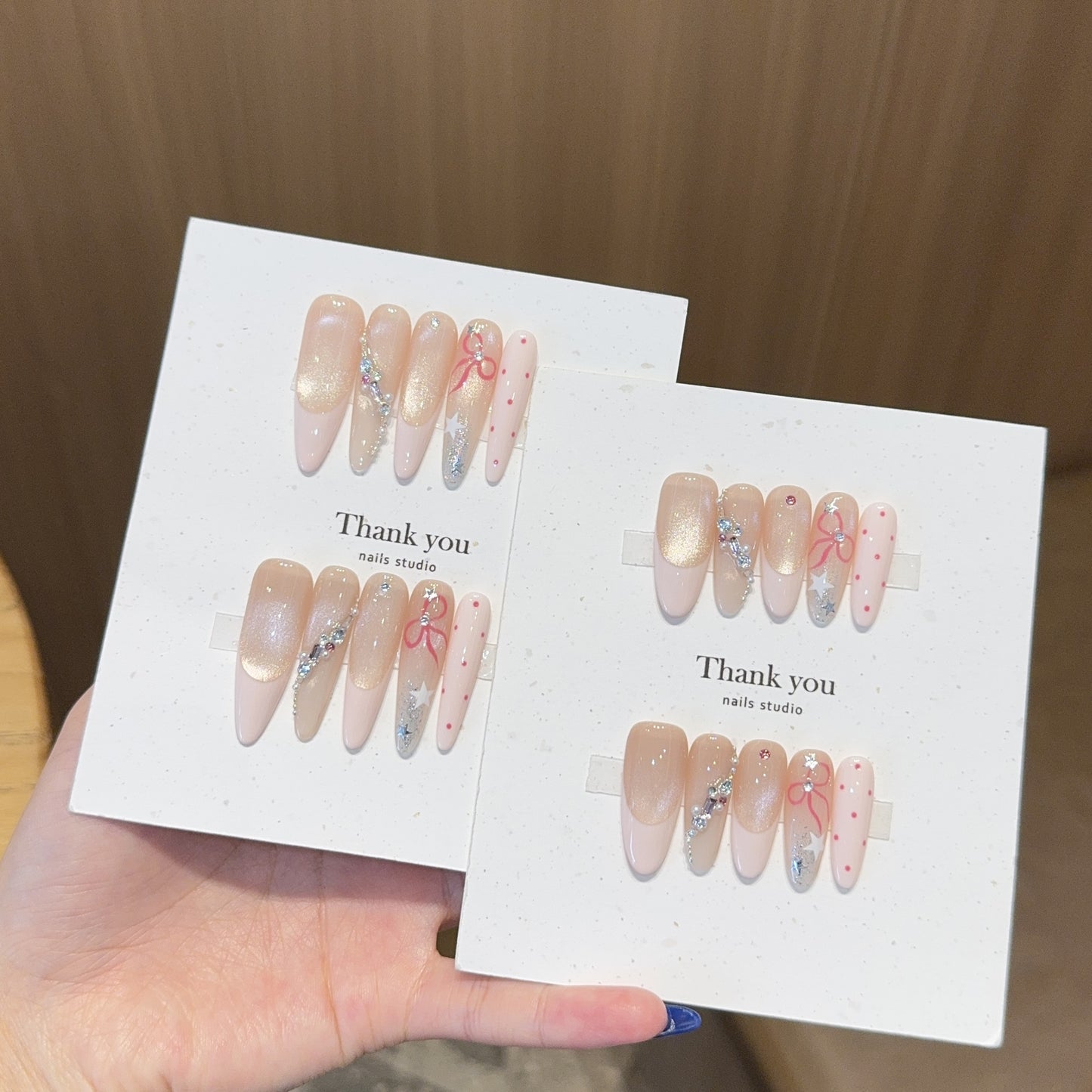 Kreative Kunstnagelspitzen mit Glitzerakzenten Brehn