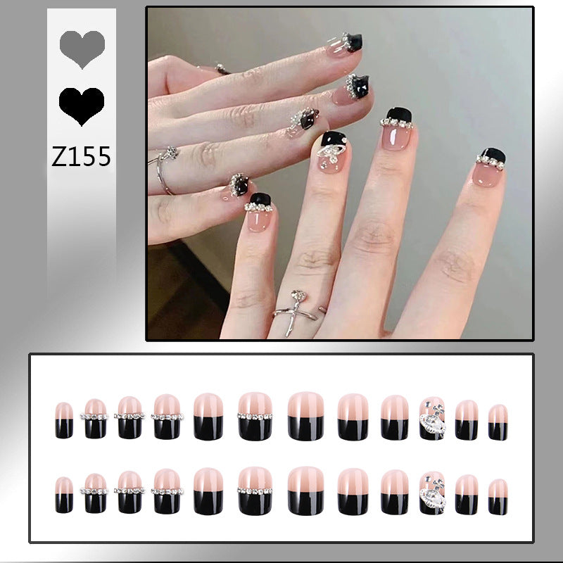 Kunstnagelset mit eleganten Glitzerverzierungen und schimmernden Akzenten Brehn