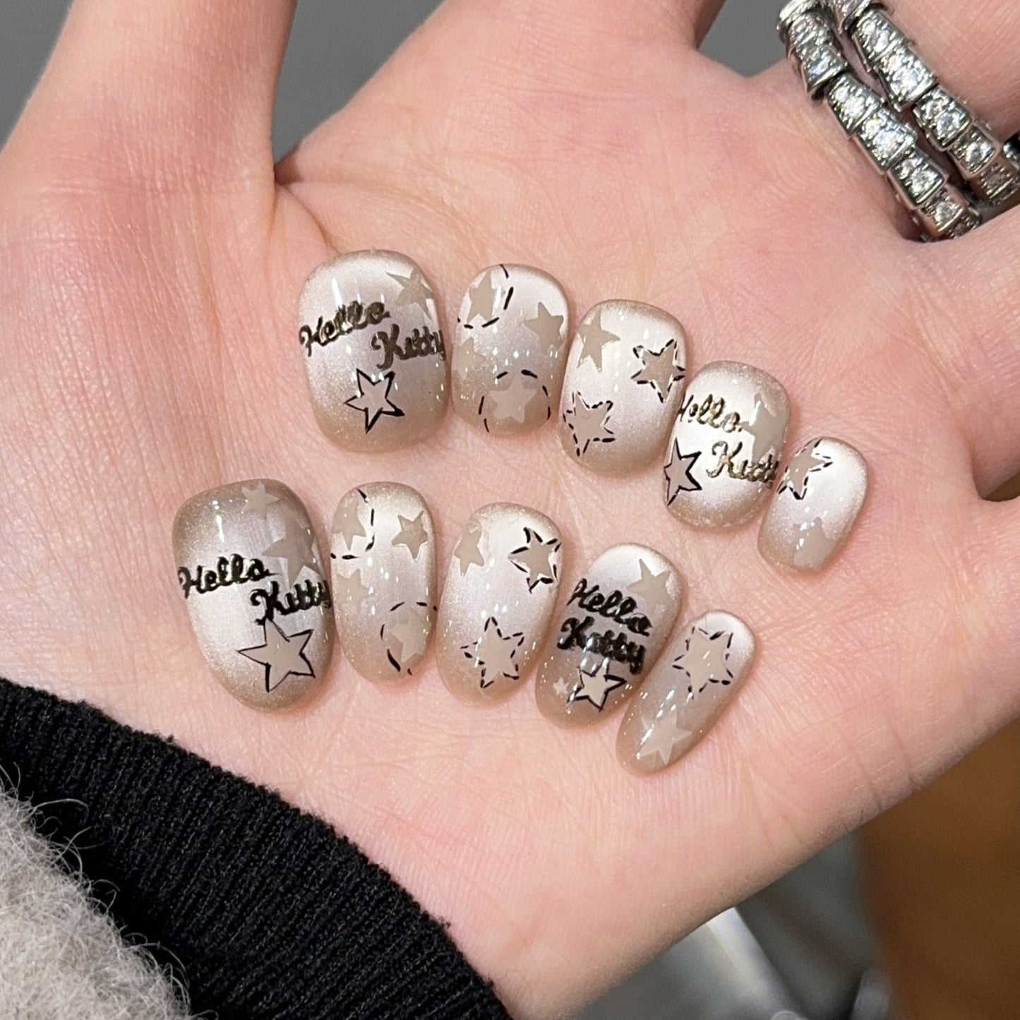 Künstliche Nagelspitzen mit Hello Kitty-Design Brehn