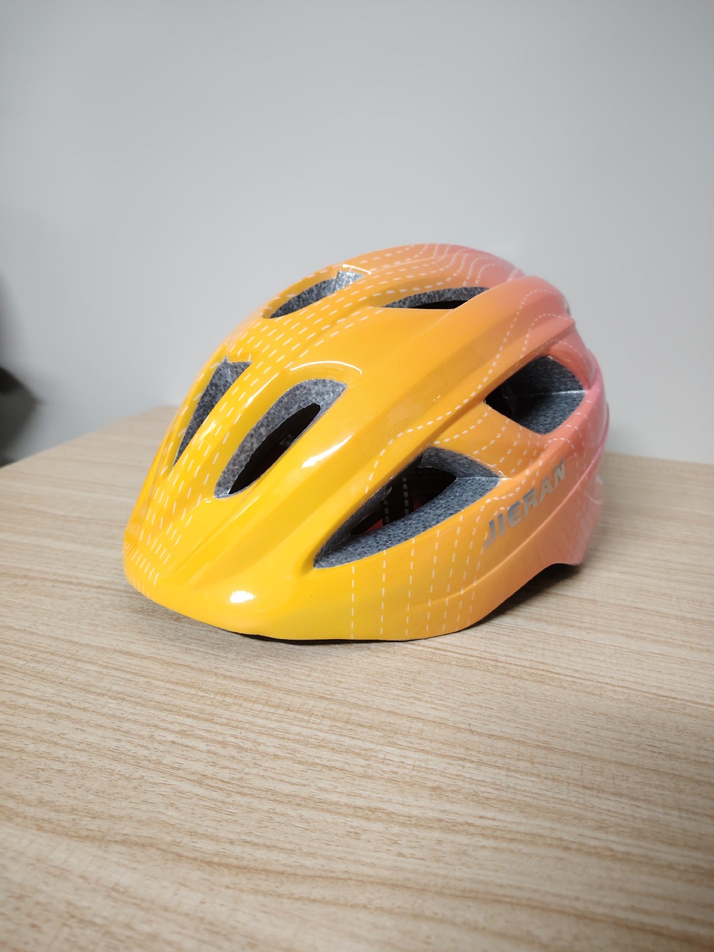 Hochsichtbarer Fahrradhelm Brehn