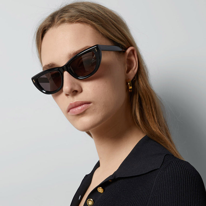 Damen Cat-Eye Sonnenbrille mit transparentem Rahmen und braunen Gläsern Brehn