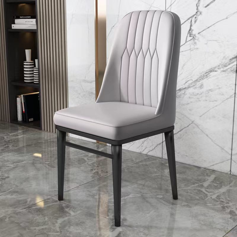 Designstuhl mit ergonomischer Polsterung Brehn