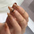 Elegante Ombre Press-On Nagelspitzen mit metallischen Akzenten Brehn