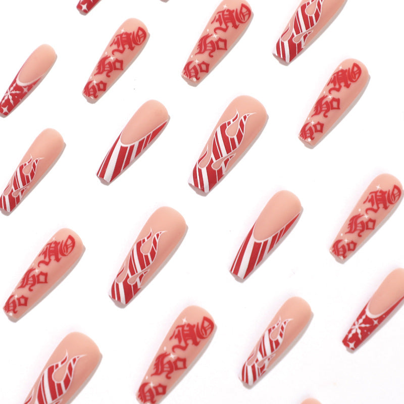 Künstlerische Nagelverlängerungen im festlichen Design Brehn