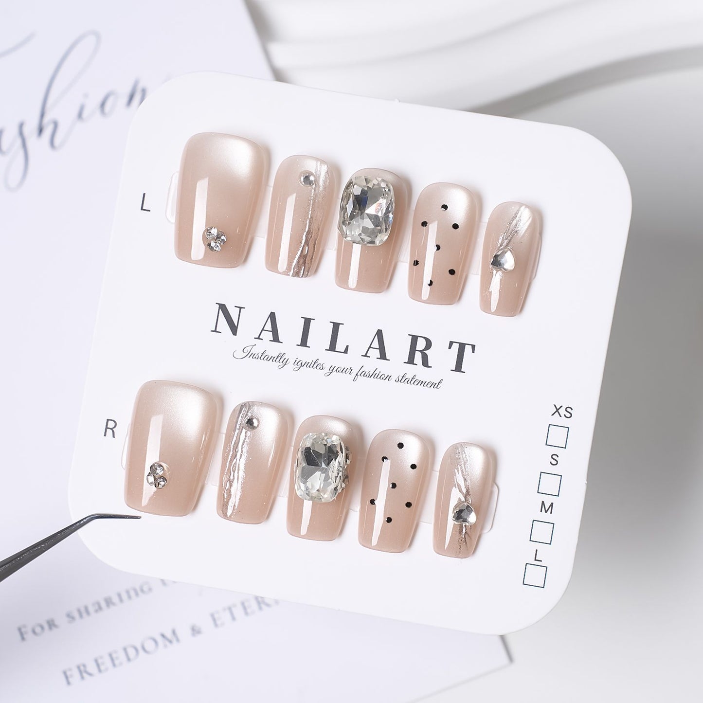 Niedliches tierisches Press-On Nagelkunst Set Brehn