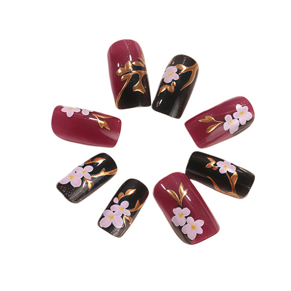 Kunstnägel mit eleganten floralen Akzenten Brehn