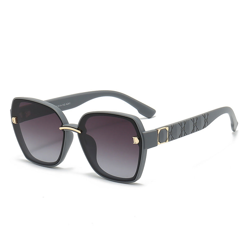 Damen Sonnenbrille mit stilvollem, quadratischem Rahmen und eleganten Details Brehn