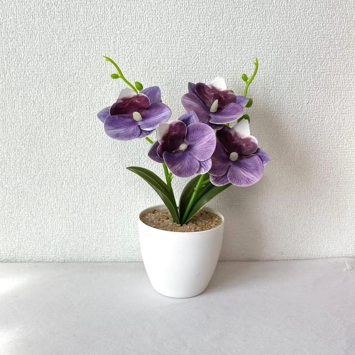 Elegante synthetische Orchideenarrangement