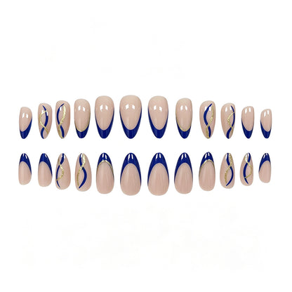 Künstlerische French Tip Nagelverstärkungen Brehn