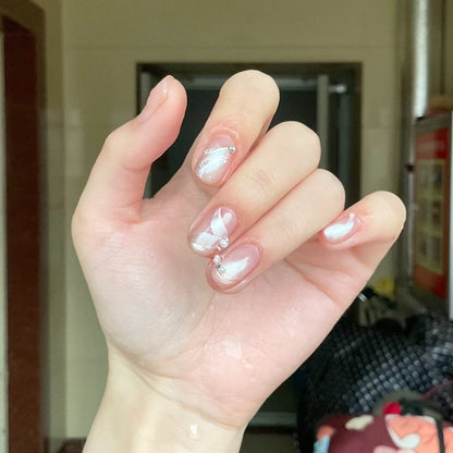 Elegante florale Nagelkunst-Verzierungen