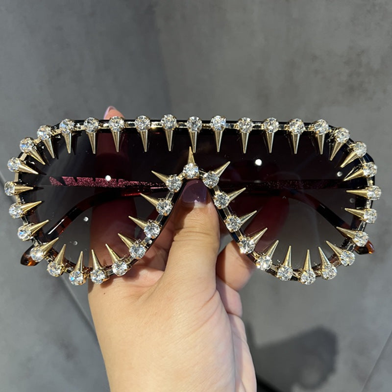 Damen extravagant gestaltete Cat-Eye-Sonnenbrille mit Glitzerakzenten Brehn