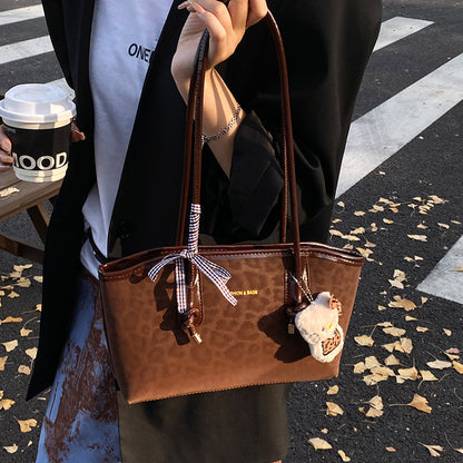 Texturierte Handtasche