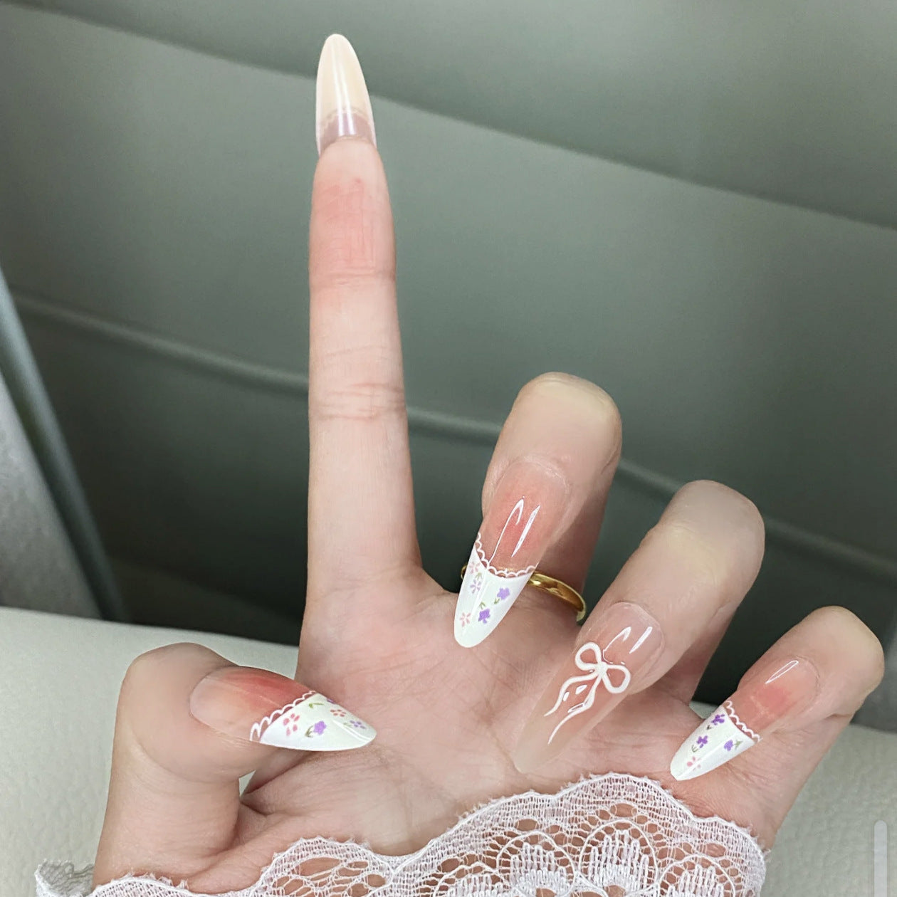 Blumenverzierte Press-On Nagelset Brehn