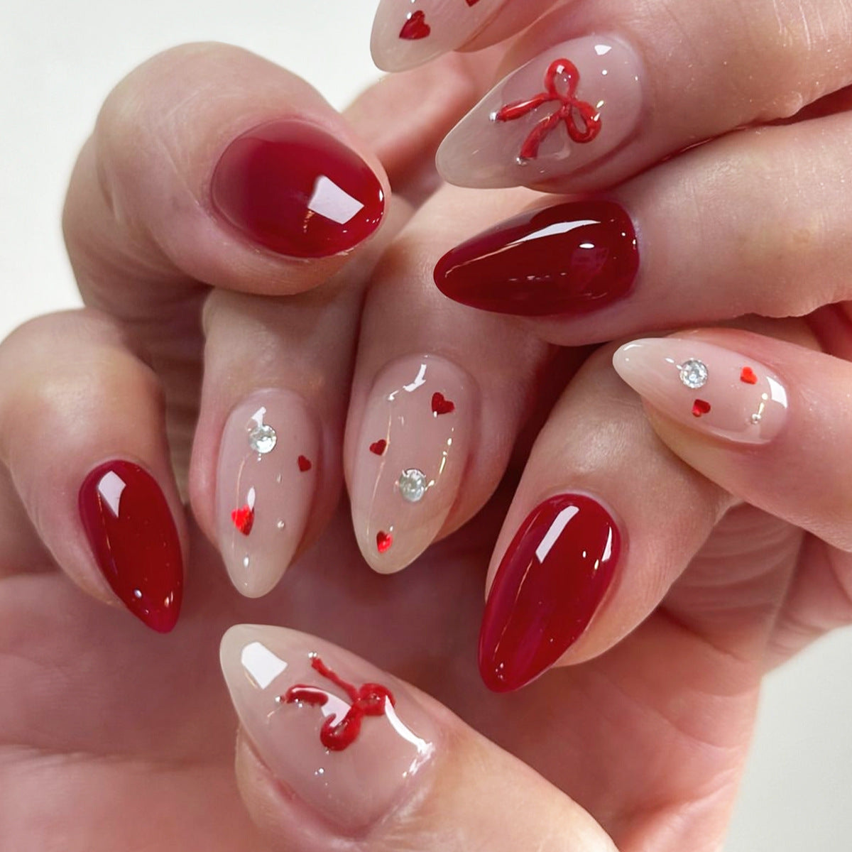 Kunstnagelset mit romantischen Designs und exquisite Details Brehn