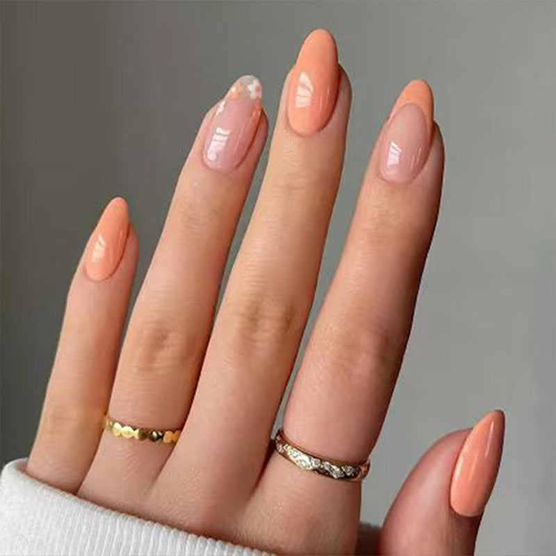 Kunstvolle Nagelkunst mit eleganten Akzenten Brehn