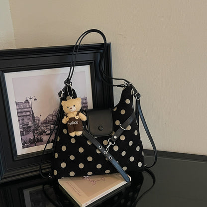 Modische gepunktete Schultertasche