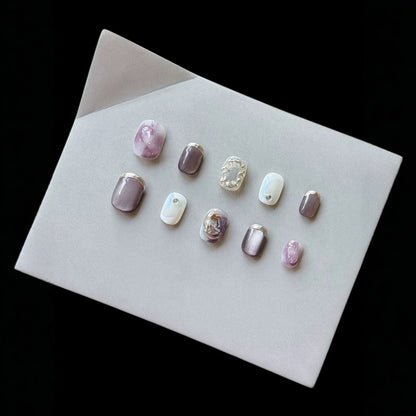 Künstlerisches Press-On Nagelkunst Set mit einzigartigen Ombre- und metallischen Akzenten