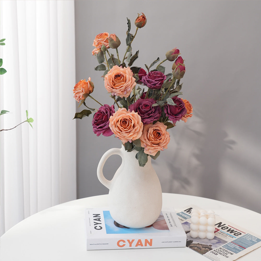 Realistische Blumenstammdekoration