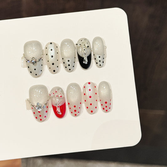 Dekoratives Press-On-Nagelset mit Punktdesign