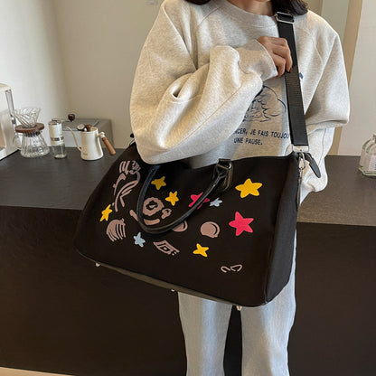 Sportliche Reisetasche Mit Kreativen Applikationen Brehn