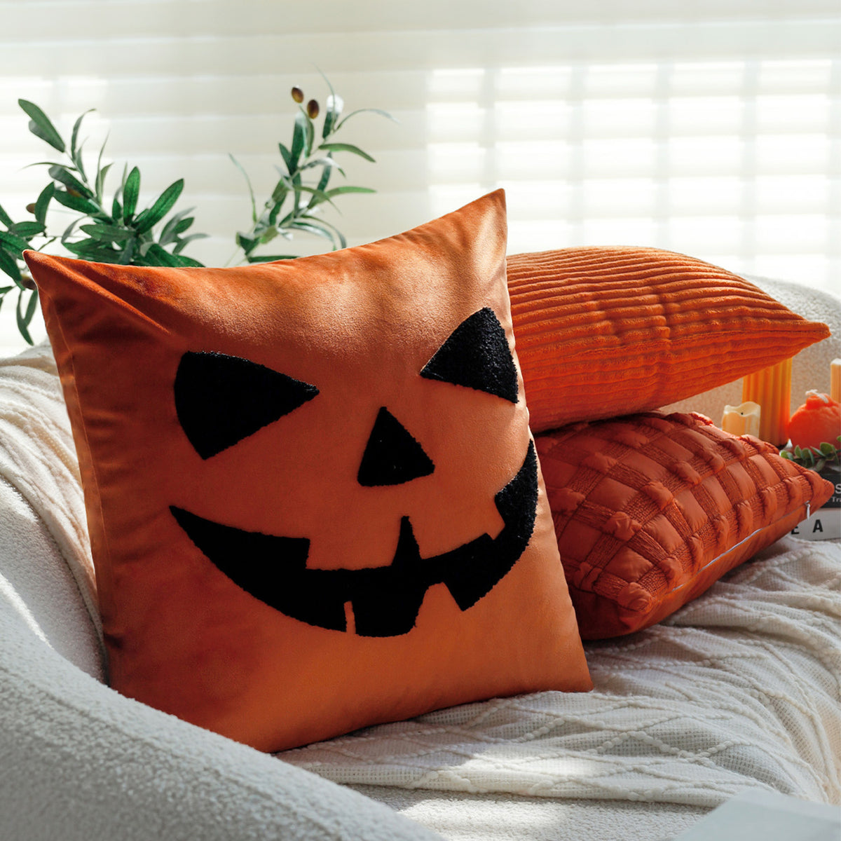 Quadratischer Kissenbezug mit Halloween‑Kürbis‑Tufting und weichem Baumwollsatin Brehn